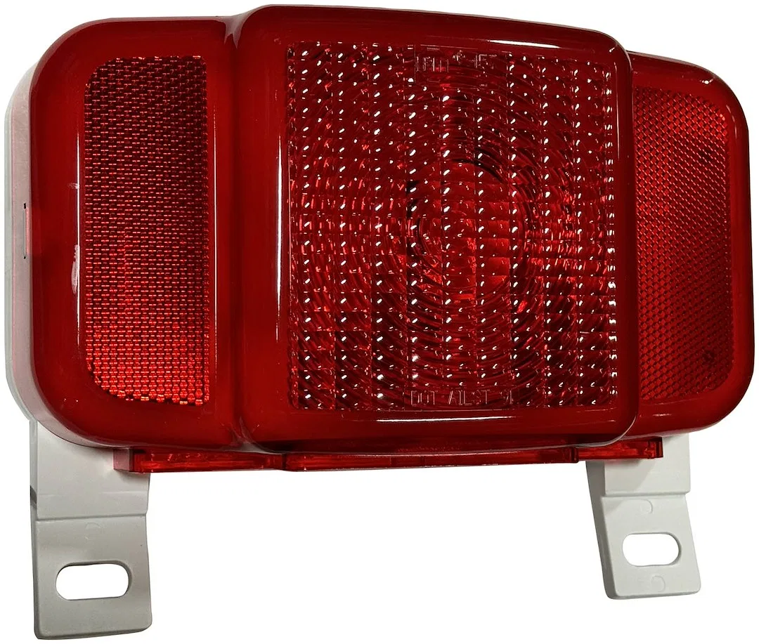 V457L – PETERSON MFG Trailer Light, Stop/ Turn/ Tail Light Incandescent Bulb Rounded Red Lens 8-13/16 Inch x 5-1/16 I...